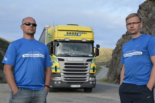 Ametikoolitus OÜ koolitajad Priit Lilleorg ja Lenno Põder 2016 aasta suvel Norras töötamas veoautojuhtidena.